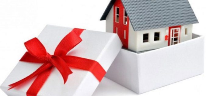 Tặng nhà cho con có điều kiện: Con bất hiếu, cha mẹ có đòi lại được nhà?